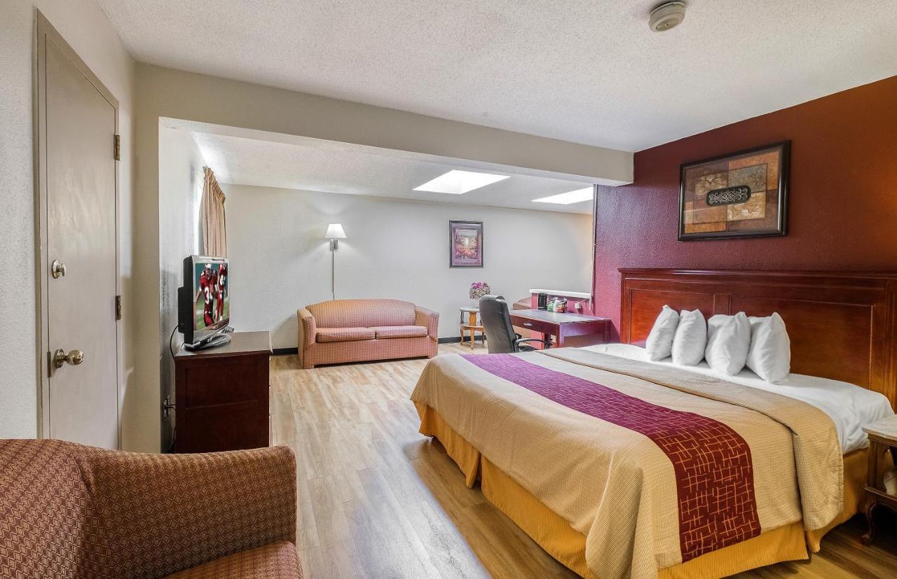 Red Roof Inn Hartford - Vernon Экстерьер фото