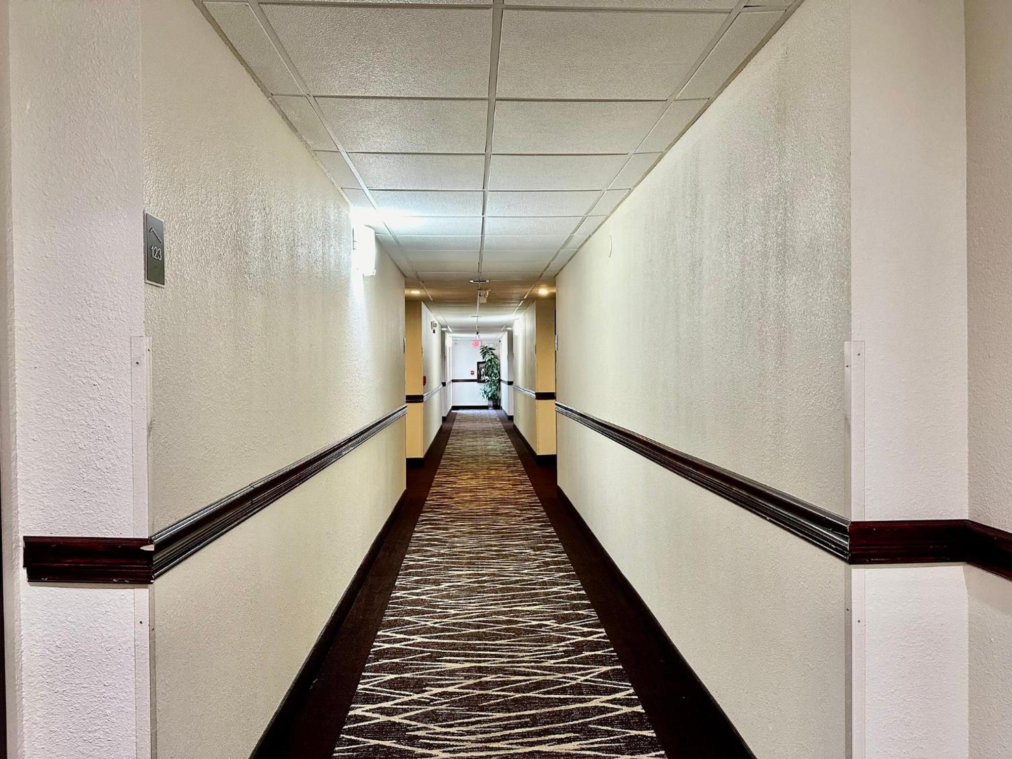 Red Roof Inn Hartford - Vernon Экстерьер фото