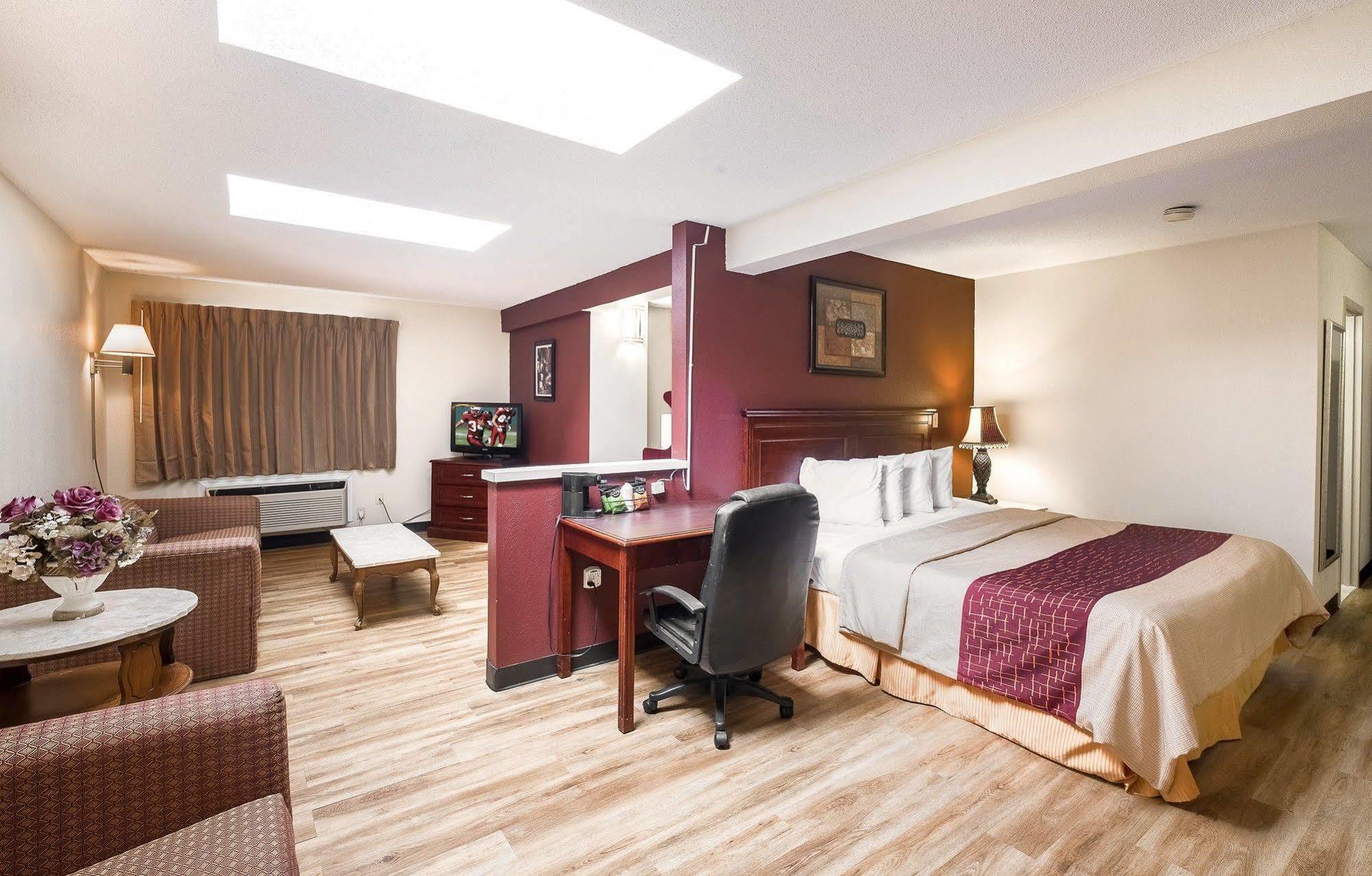 Red Roof Inn Hartford - Vernon Экстерьер фото