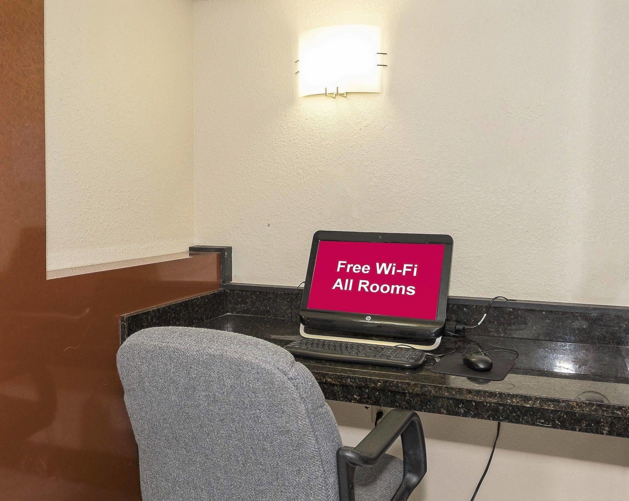 Red Roof Inn Hartford - Vernon Экстерьер фото