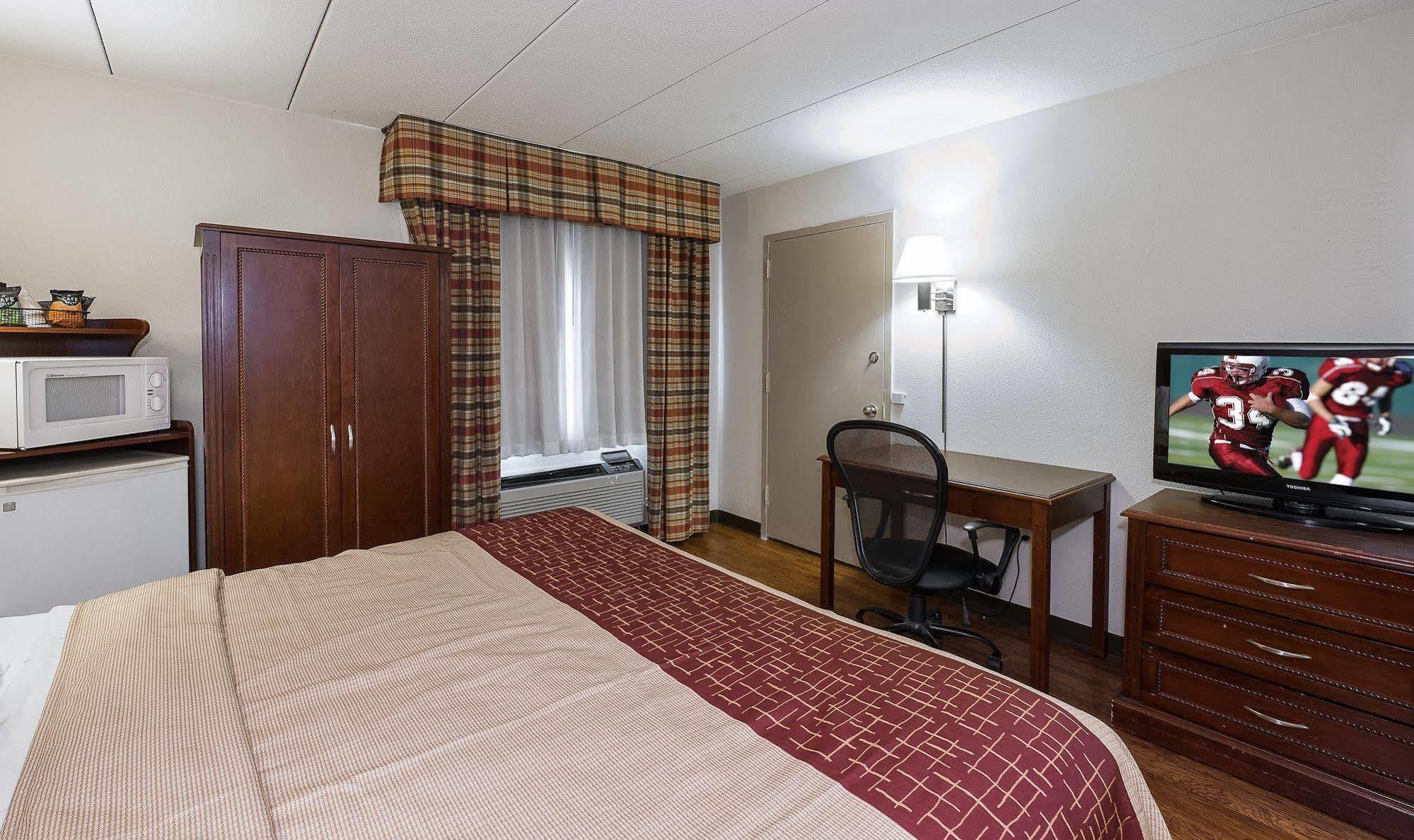 Red Roof Inn Hartford - Vernon Экстерьер фото